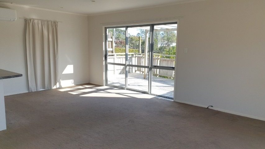 3 Gazelle Avenue, Beach Haven, Auckland - Carousel 2