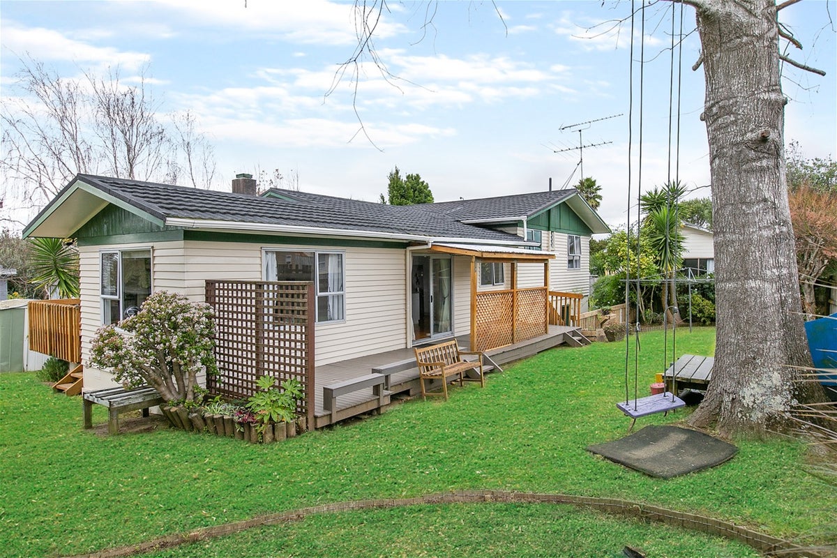 1/8 Beldon Place, Pakuranga Heights, Auckland - Carousel 1