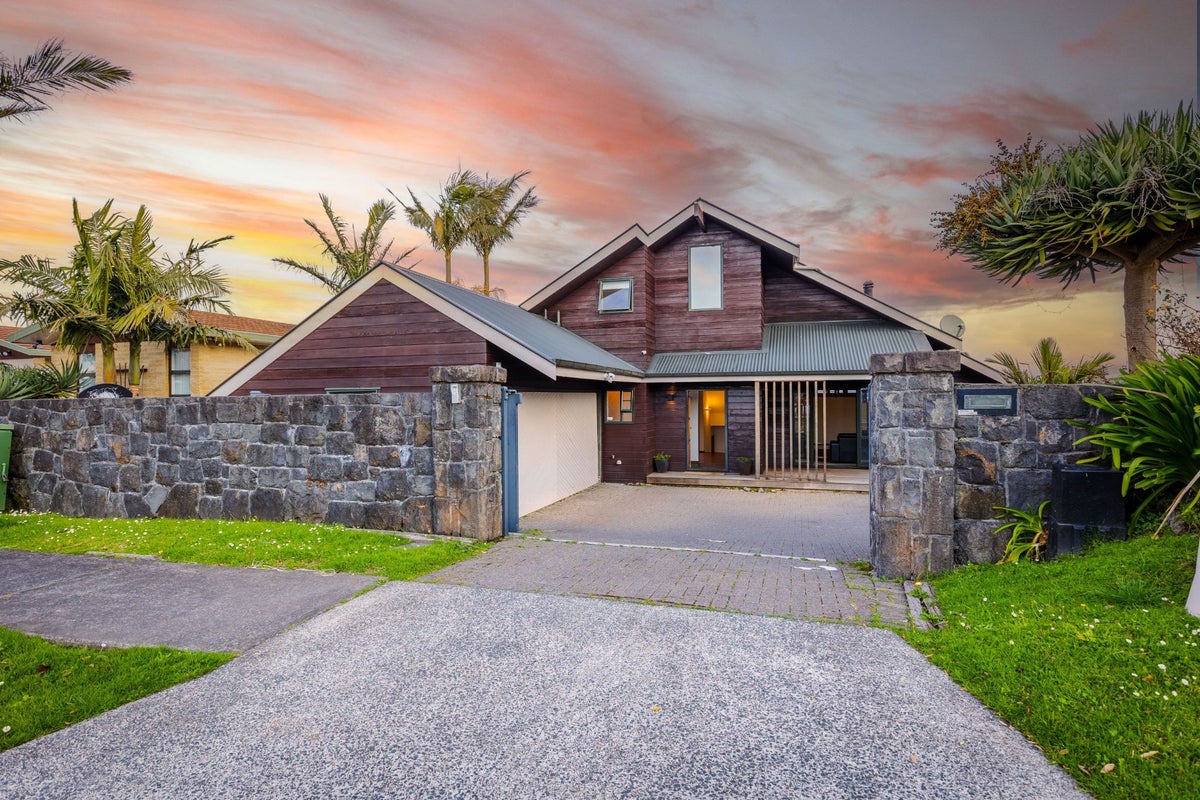 153 Luckens Road, West Harbour, Auckland - Carousel 2