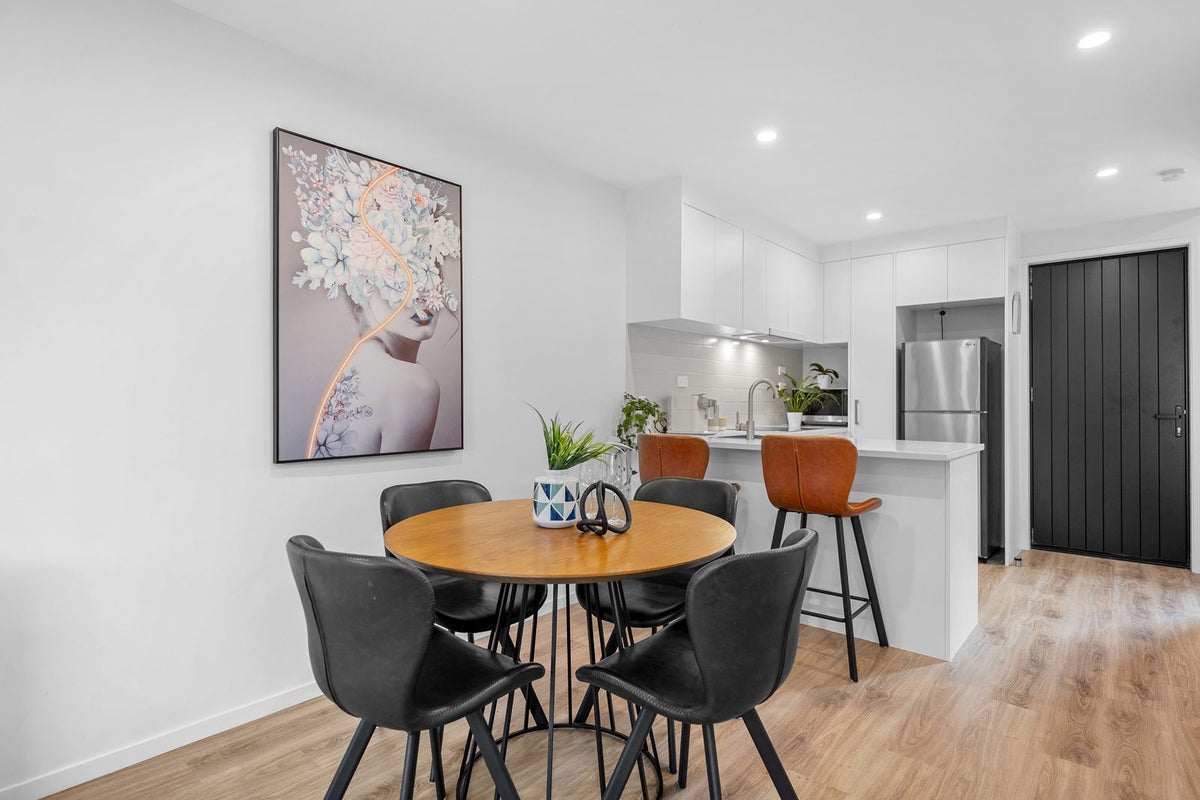7/8 Chivalry Road, Glenfield, Auckland - Carousel 2