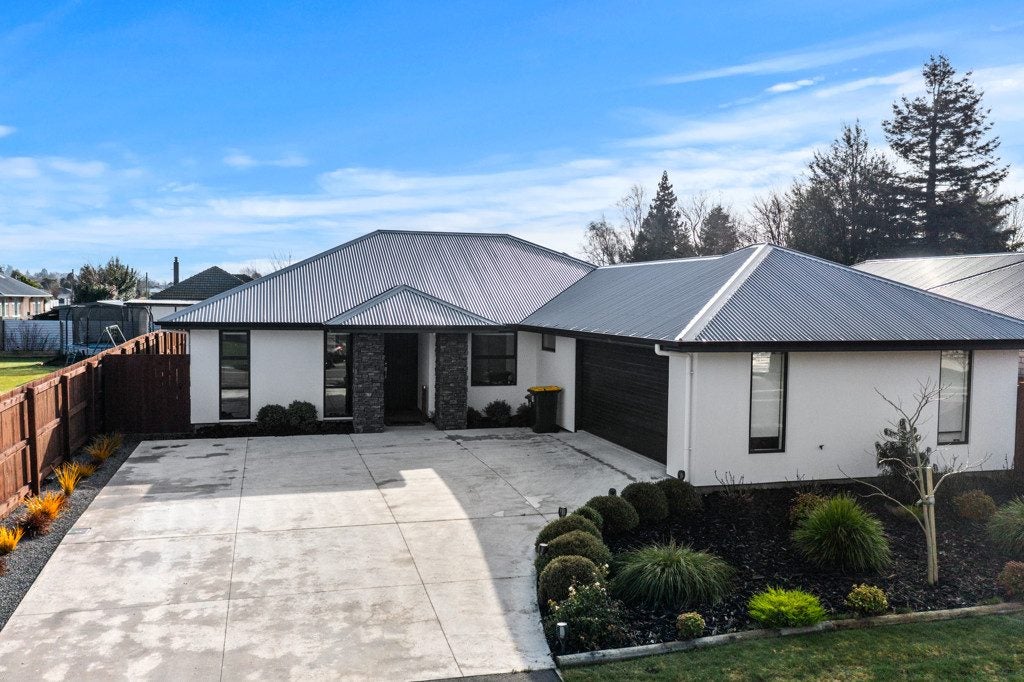 33 Geoff Geering Drive, Netherby, Ashburton - Carousel 1