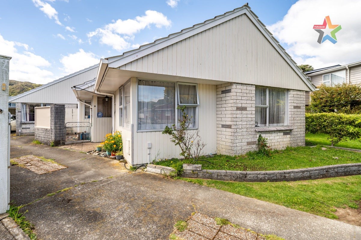 1-/8 Ferretti GR, Avalon, Lower Hutt - Carousel 1