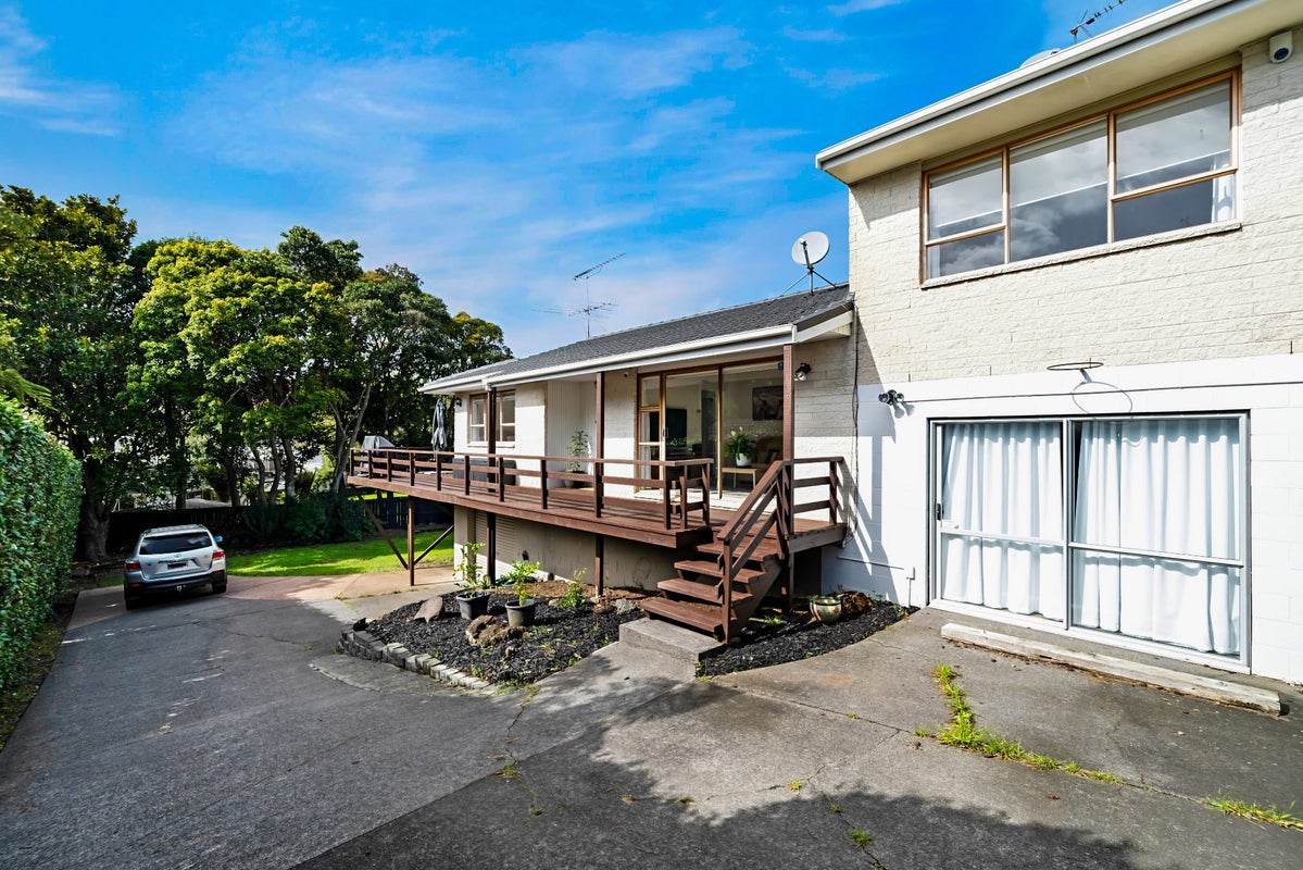 3/15 Locke Avenue, Hillsborough, Auckland - Carousel 1