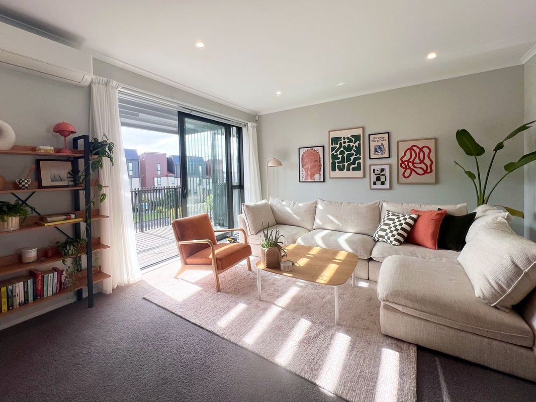 6/4 Matimati Place, Hobsonville, Auckland - Carousel 1