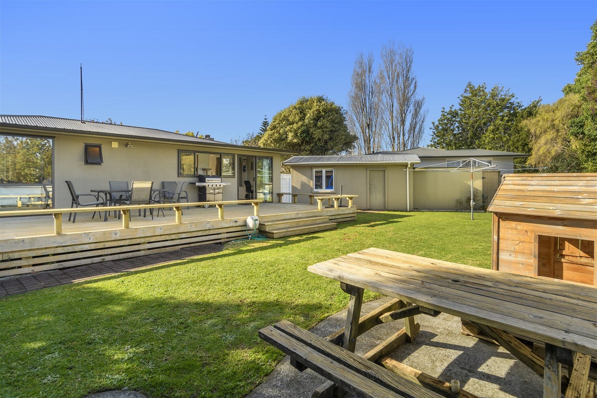 18 Stirling Grove, Greerton, Tauranga - Carousel 1