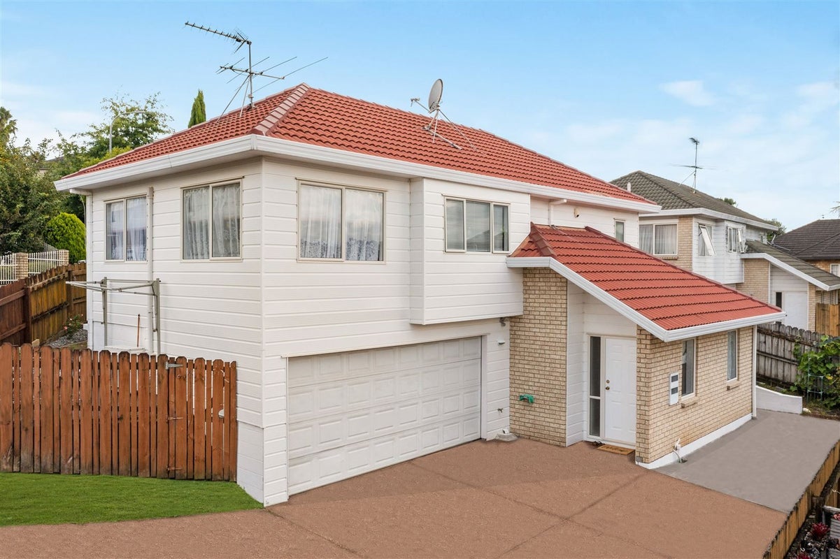 1/18 Belgate Place, Somerville, Manukau - Carousel 1