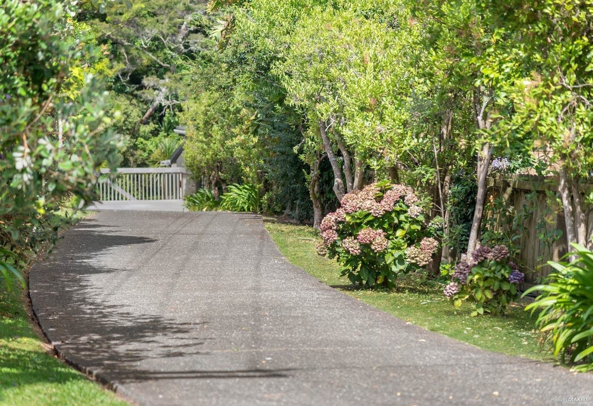 90 Aeroview Drive, Beach Haven, Auckland - Carousel 2