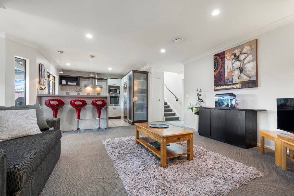 35 Turnberry Drive, Wattle Downs, Auckland - Carousel 2