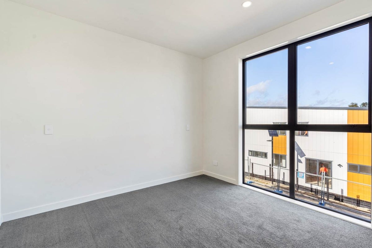 38 Long George Drive, Totara Park, Auckland - Carousel 2