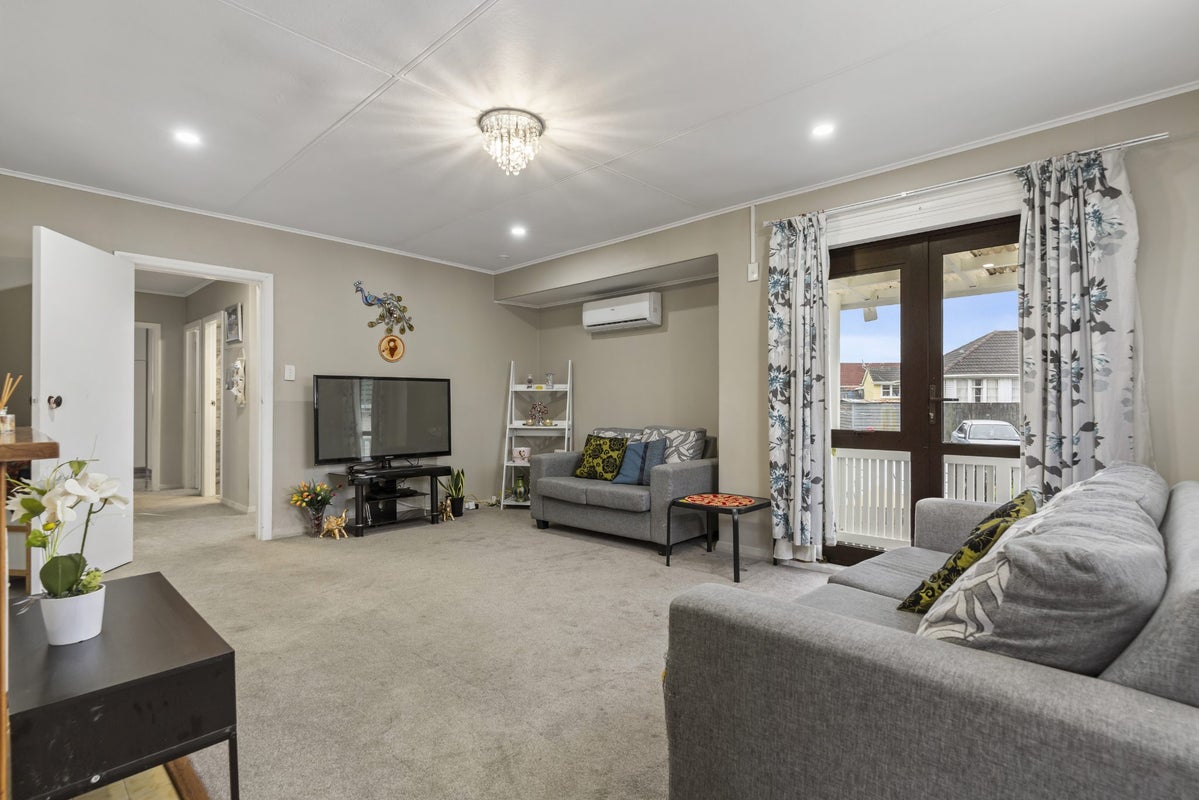 6 Kuranui Place, Otahuhu, Auckland - Carousel 1