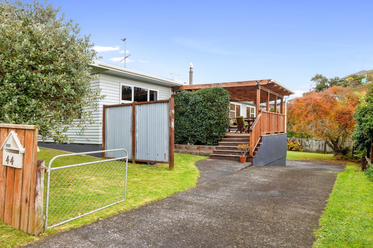 44 Oranga Street, Marfell, New Plymouth - Carousel 18