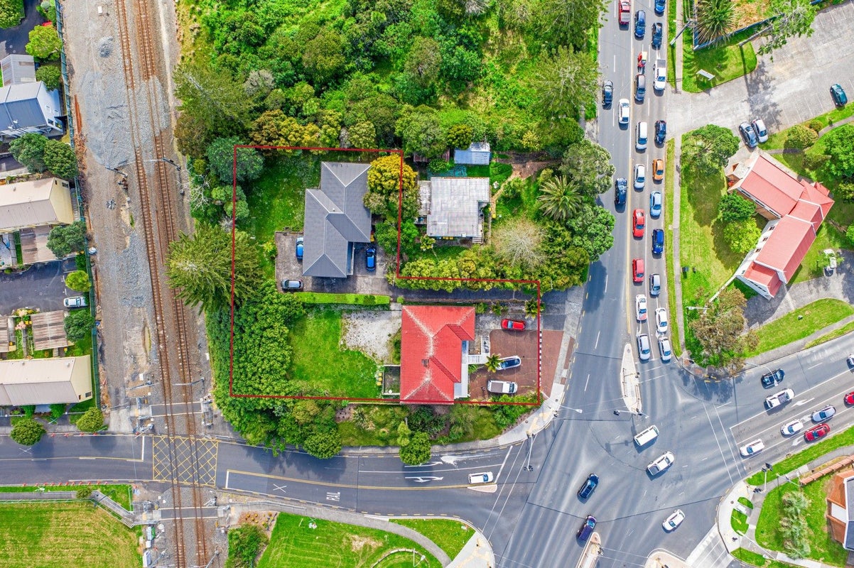 45F Swanson Road, Henderson, Auckland - Carousel 1