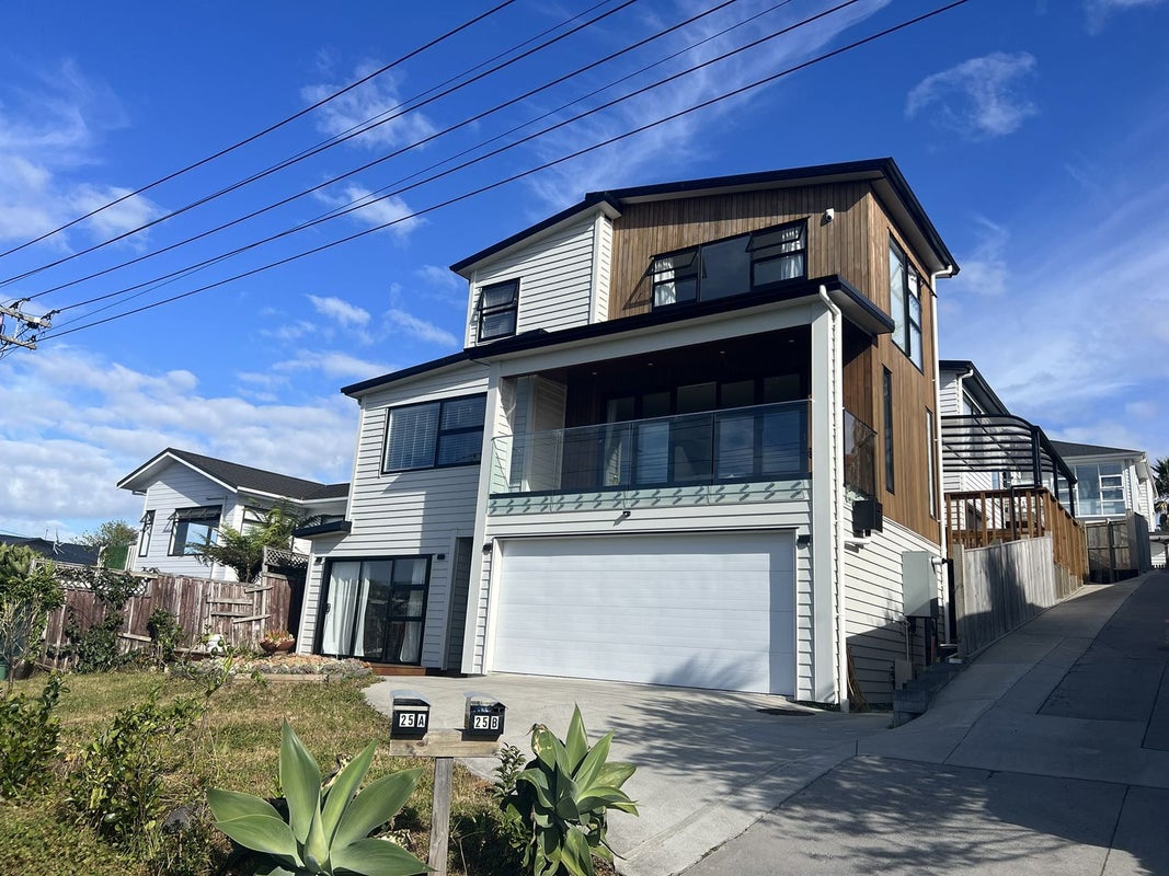 25 Kiteroa Terrace, Rothesay Bay, Auckland - Carousel 1