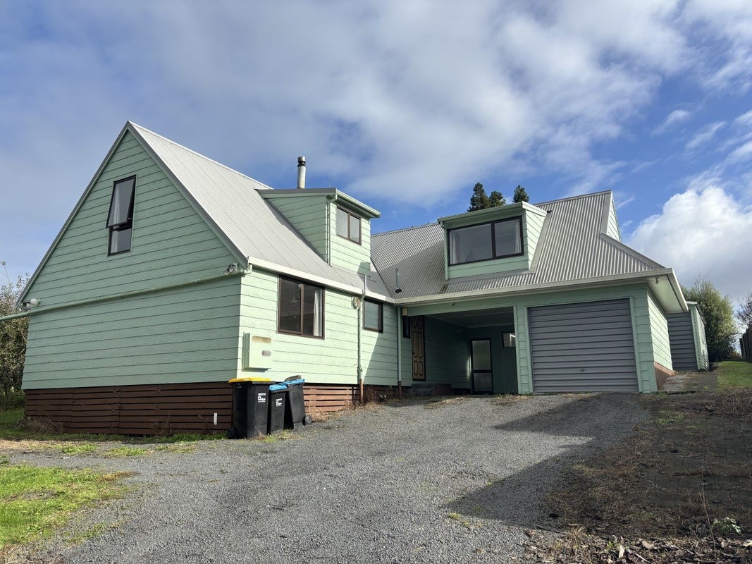 178 Collins Road, Temple View, Hamilton - Carousel 1