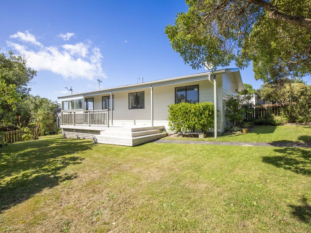 6 Moki Street, Titahi Bay, Porirua - Carousel 1