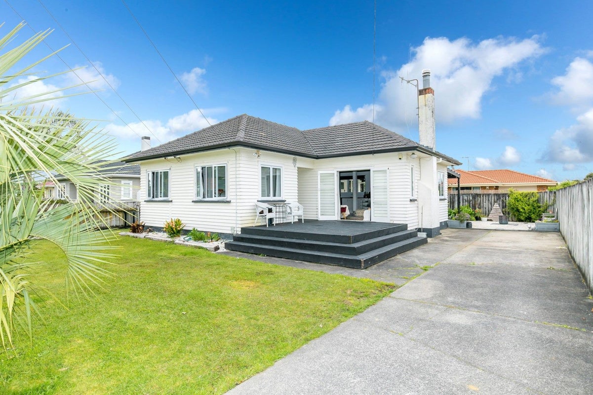 32 Pearsons Avenue, Claudelands, Hamilton - Carousel 1