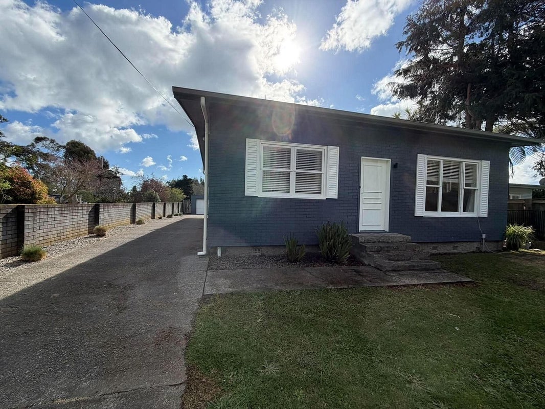 172 Main Road South, Raumati South, Kapiti Coast, Wellington - Carousel 1