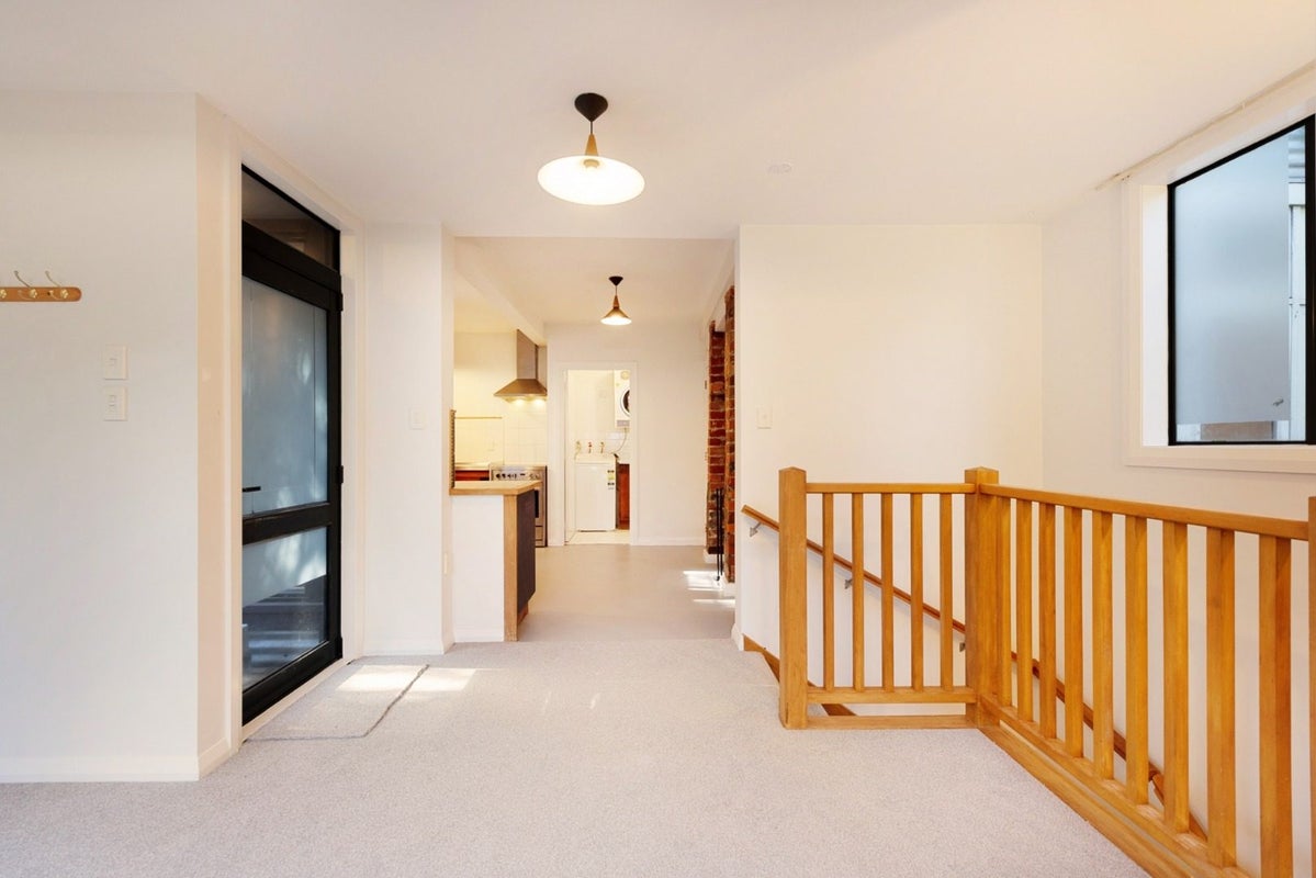 422 Adelaide Road, Berhampore, Wellington - Carousel 1