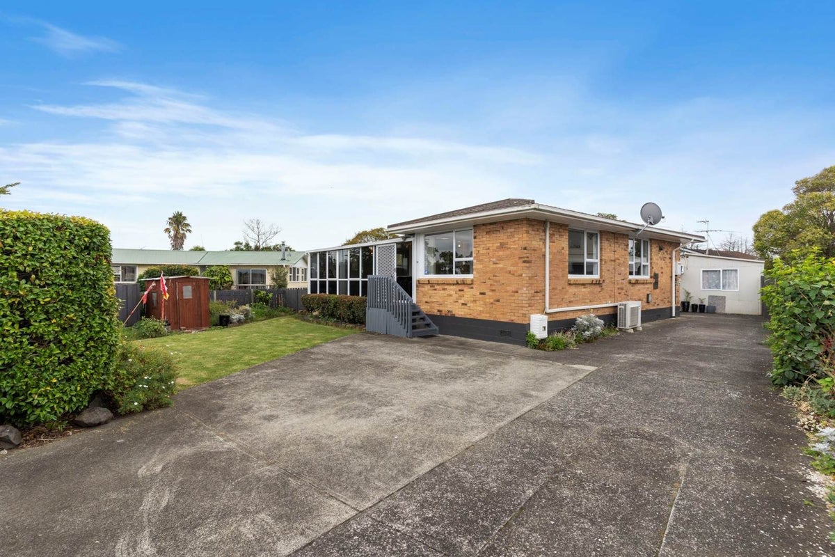 19 Whitford Road, Howick, Auckland - Carousel 1
