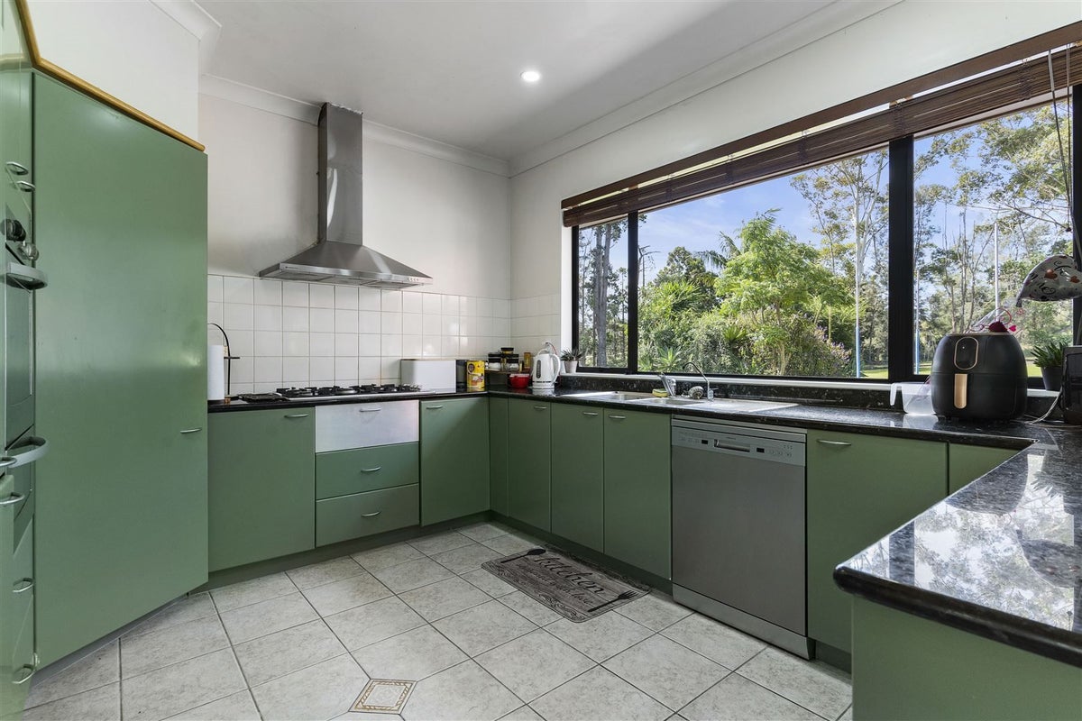 10 Whites Road, Howick - Carousel 2