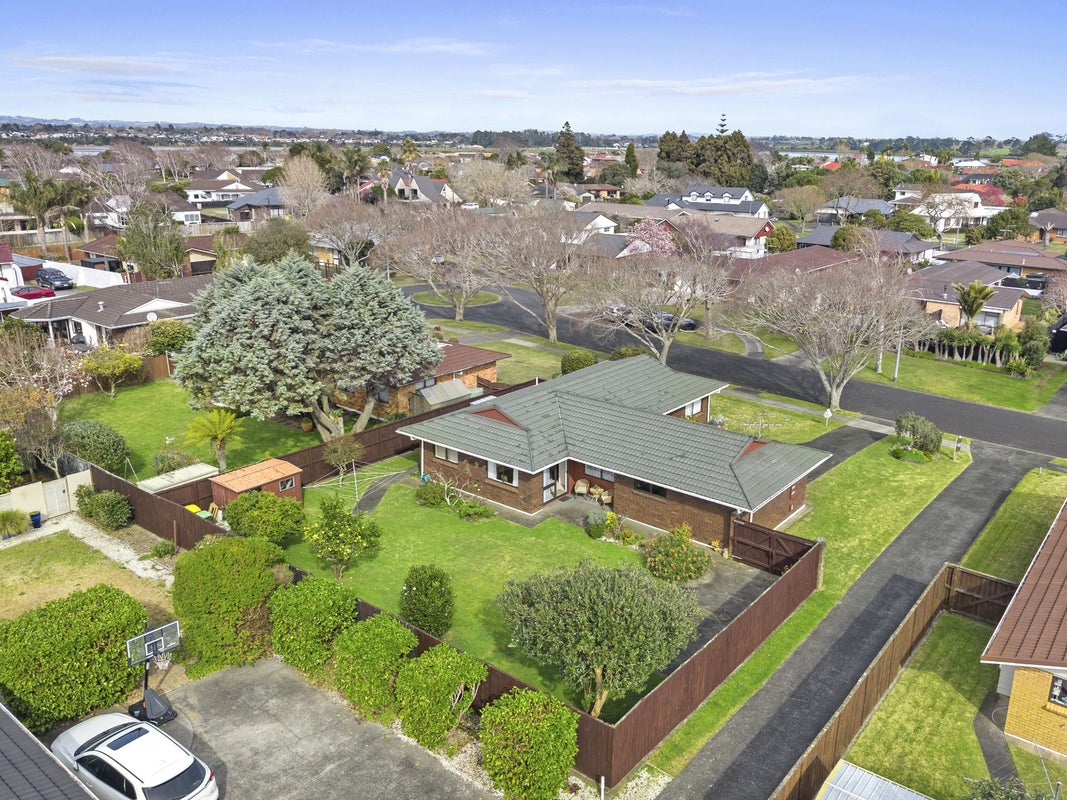 16 Donzella Place, Conifer Grove, Takanini - Carousel 2