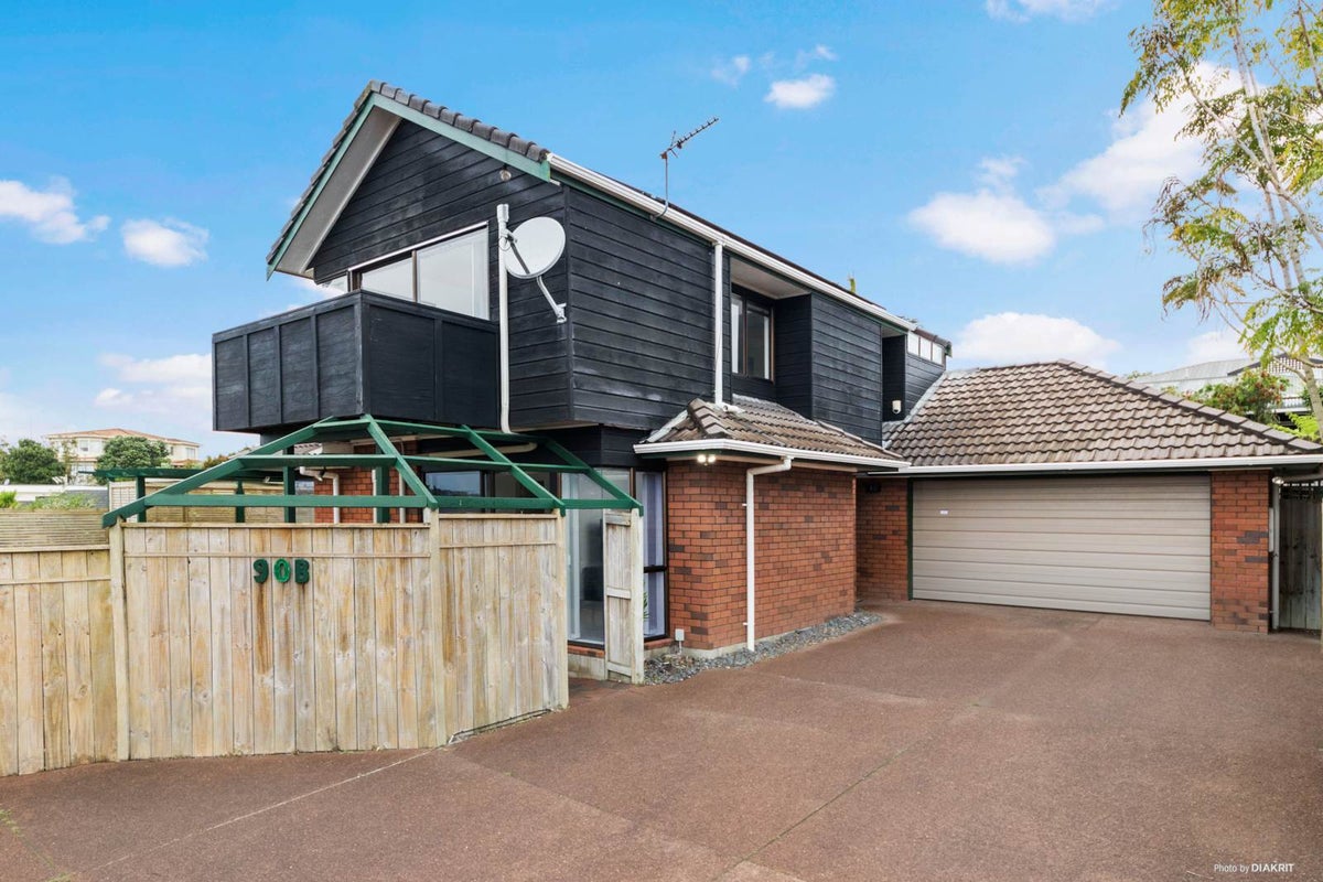 90B Simmental Crescent, Somerville, Manukau - Carousel 1