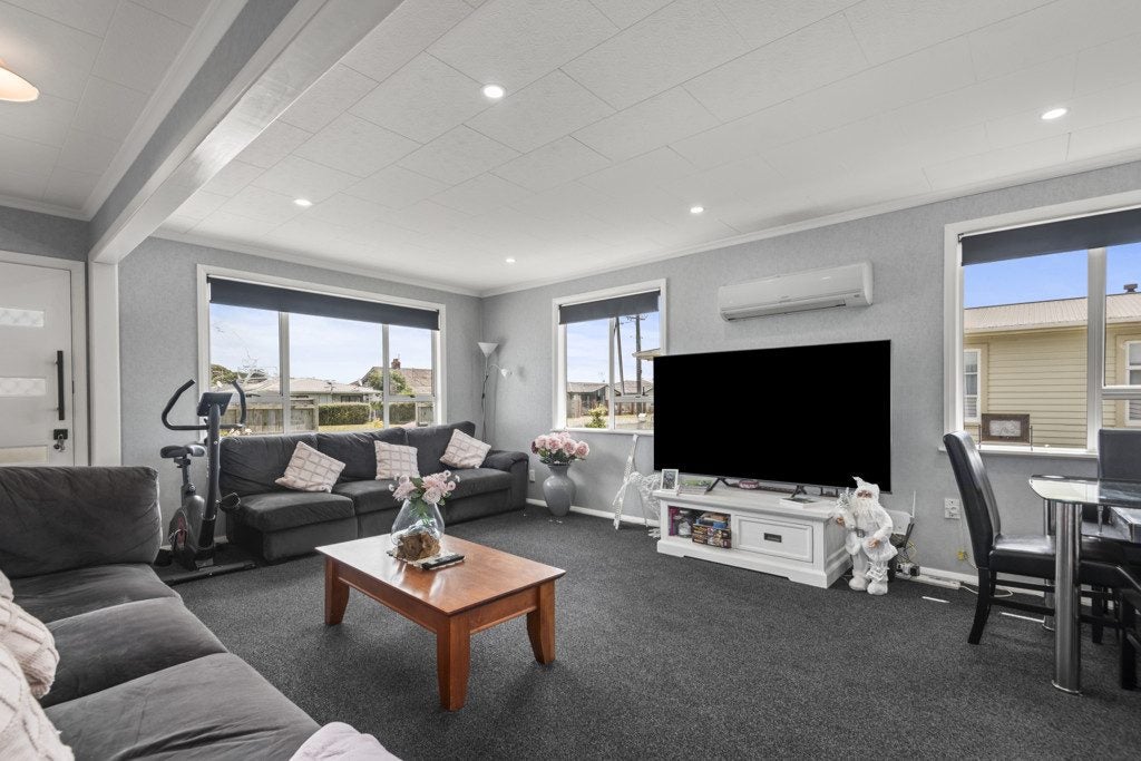 21 Cook Street, Foxton, Foxton - Carousel 2