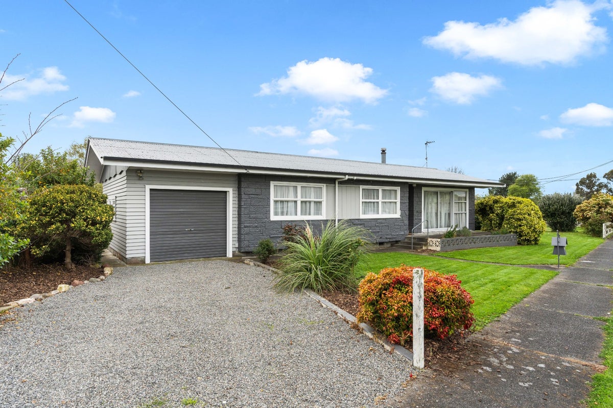 49 Wavell Crescent, Lansdowne, Masterton - Carousel 1