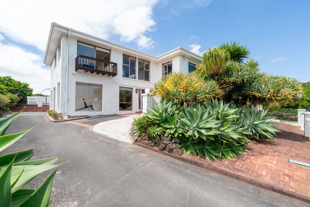 140 Fisher Parade, Farm Cove, Auckland - Carousel 2