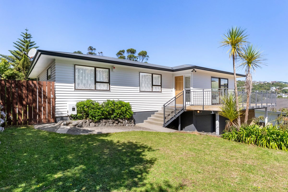 34 Percy Dyett Drive, Karori, Wellington - Carousel 1