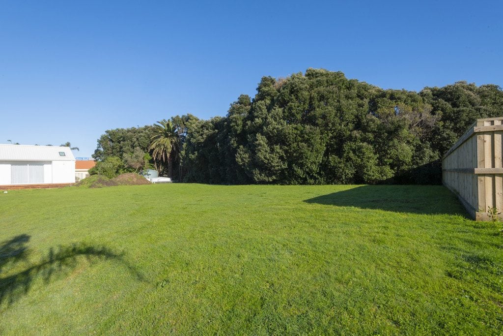 22 Beach Cove, Wainui, Gisborne - Carousel 6