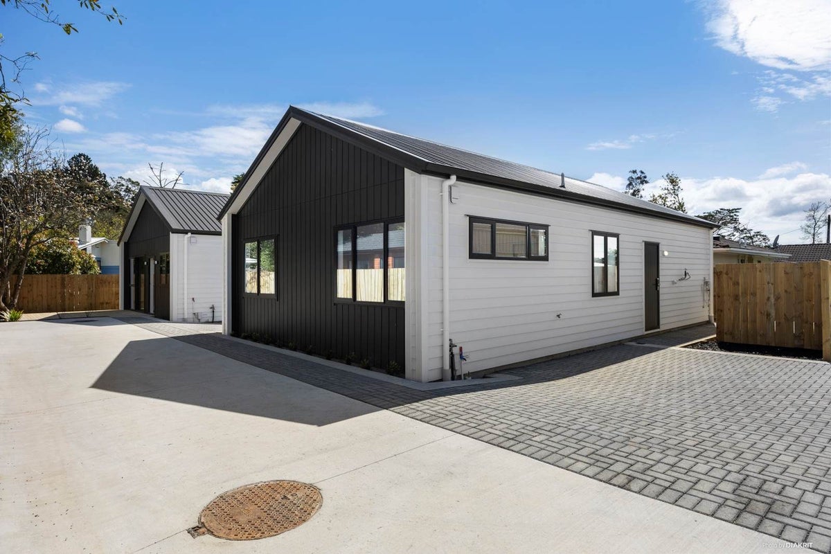 62D Woodside Road, Massey, Auckland - Carousel 1