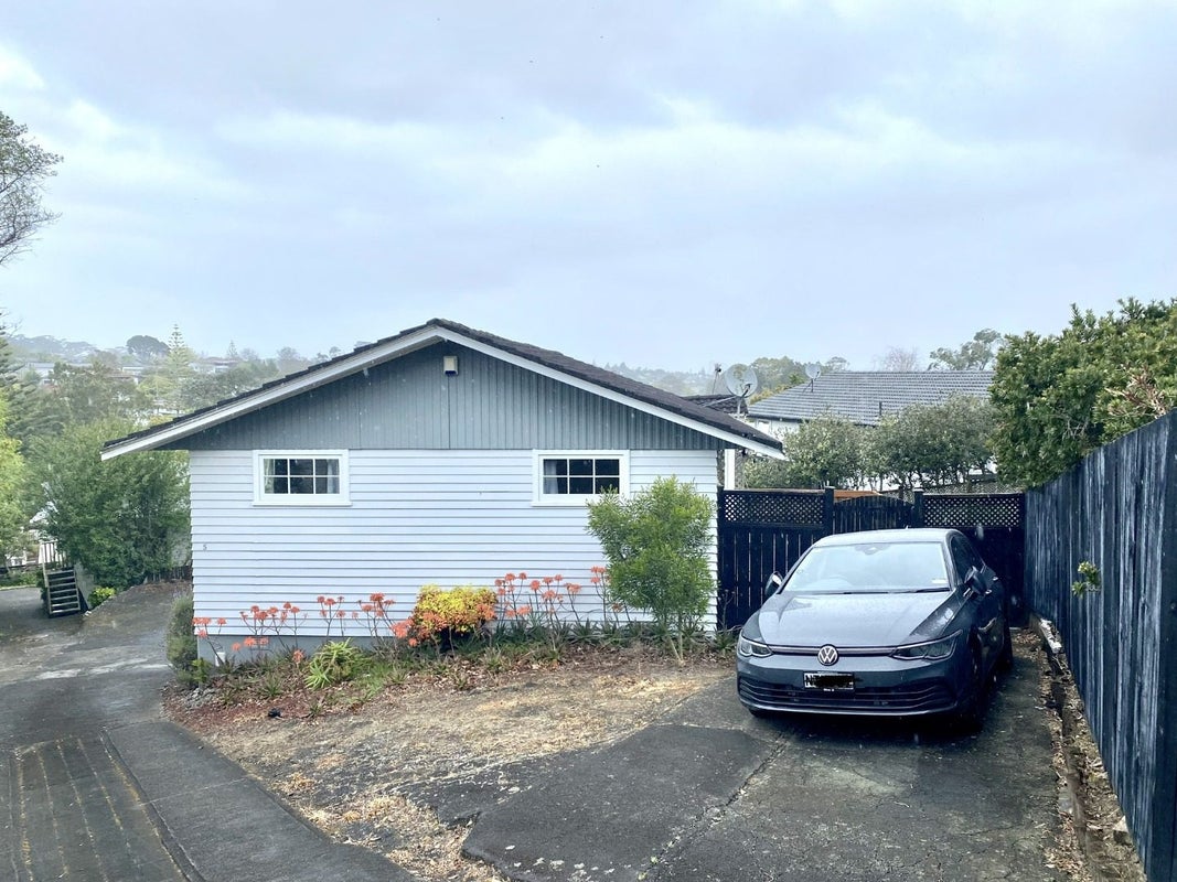 1/5 Erica Road, Sunnynook, Auckland - Carousel 1