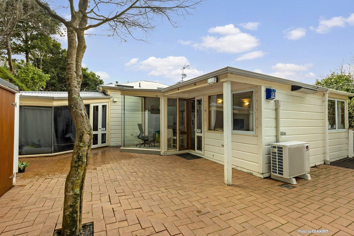 25 Everton Terrace, Kelburn, Wellington - Carousel 34