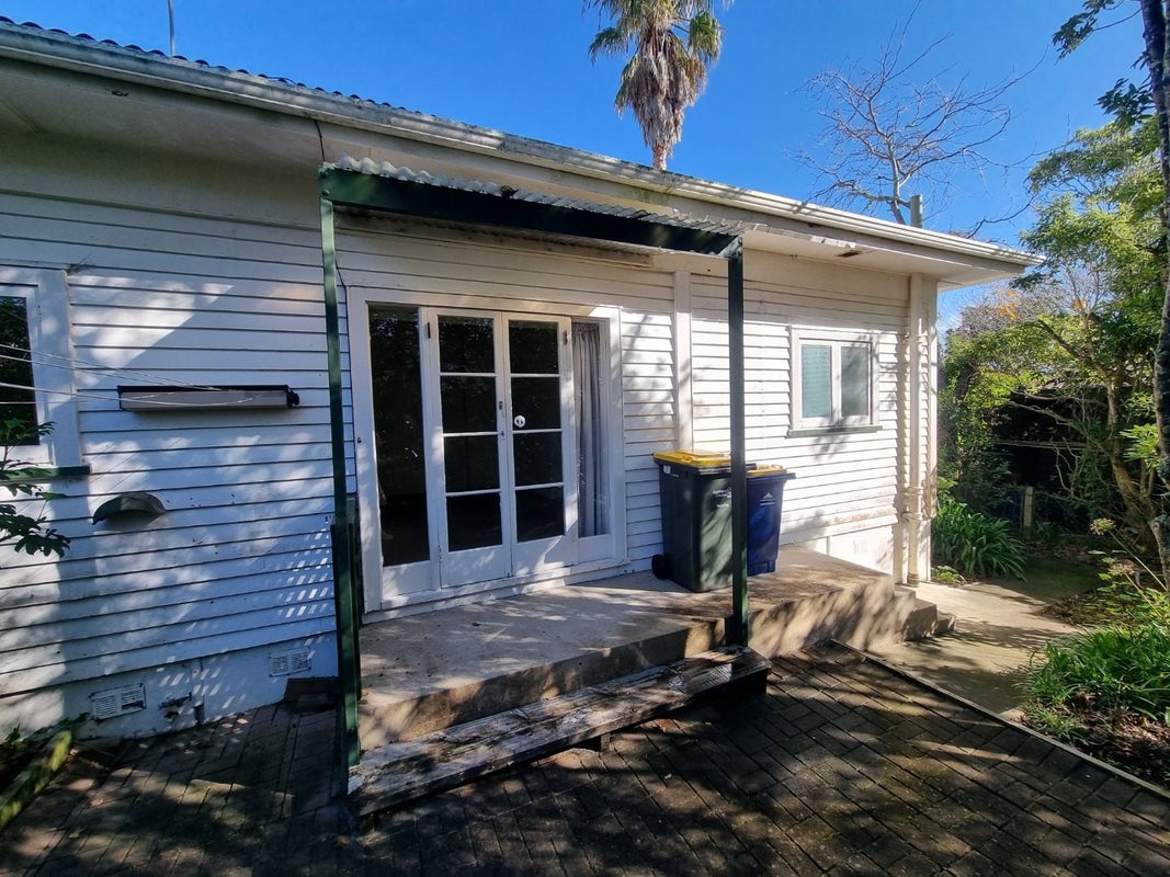 7 Harrison Avenue, Belmont, Auckland - Carousel 1
