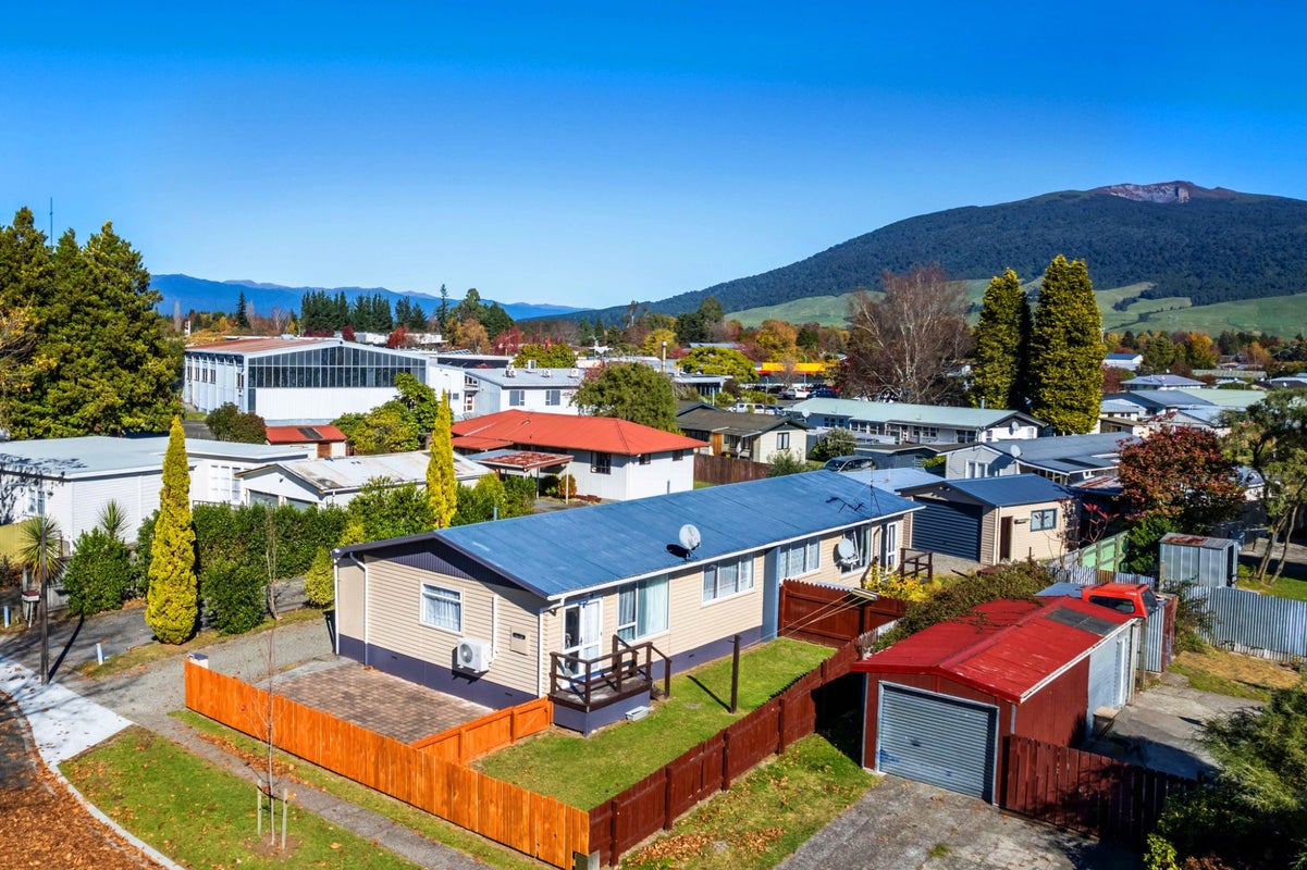 4 Mihipeka Grove, Tūrangi - Carousel 2