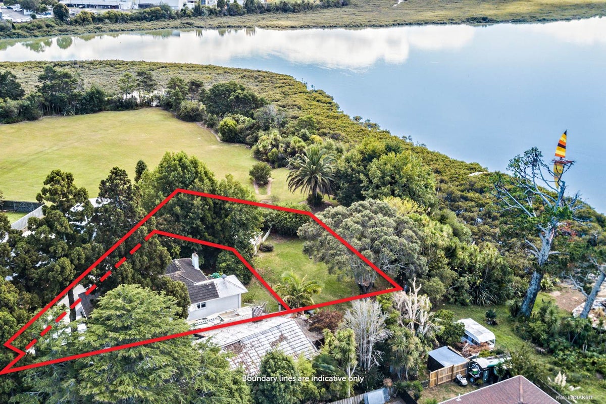 72A Cobham Crescent, Kelston, Auckland - Carousel 2
