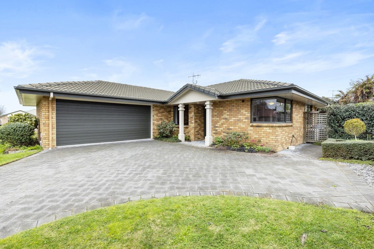 4 Lavenham Place, Rototuna North, Hamilton - Carousel 1