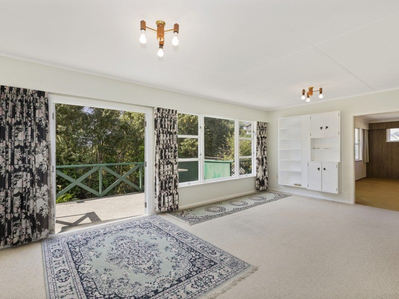 85 Bird Grove, Stokes Valley, Lower Hutt - Carousel 2