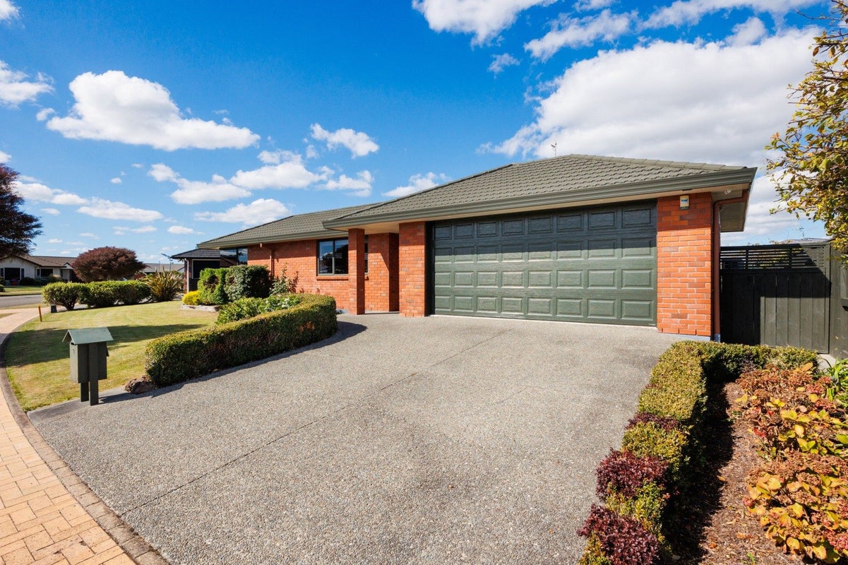 9 Bouvardia Avenue, Milson, Palmerston North - Carousel 1
