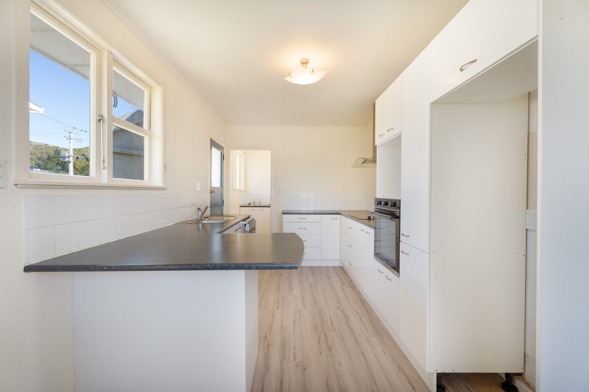 101 Sievers Grove, Cannons Creek, Porirua - Carousel 1