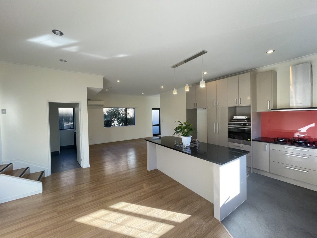 264A Whitney Street, Blockhouse Bay, Auckland - Carousel 1