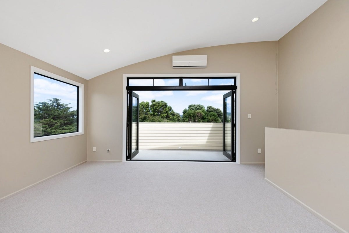 19A Tio Tio Road, Miramar, Wellington - Carousel 1