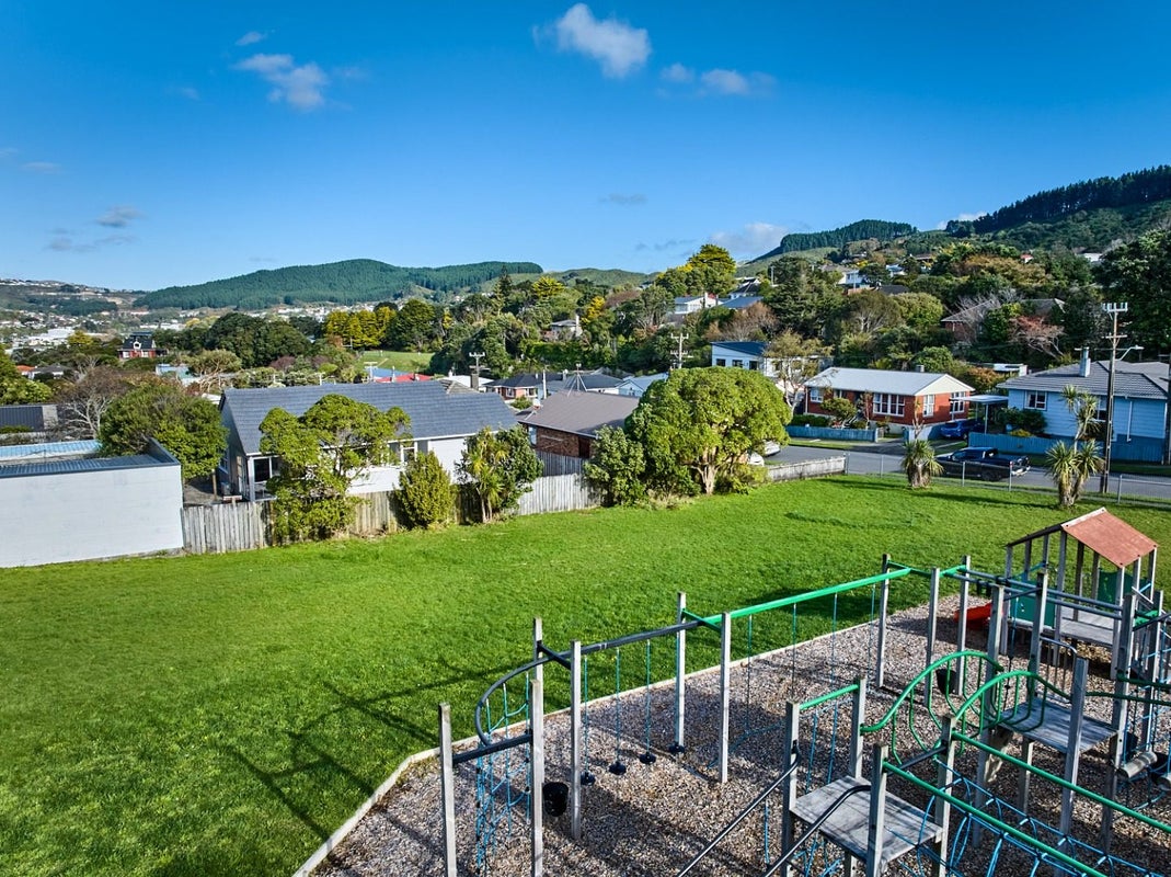 38A Victory Crescent, Tawa, Wellington - Carousel 21