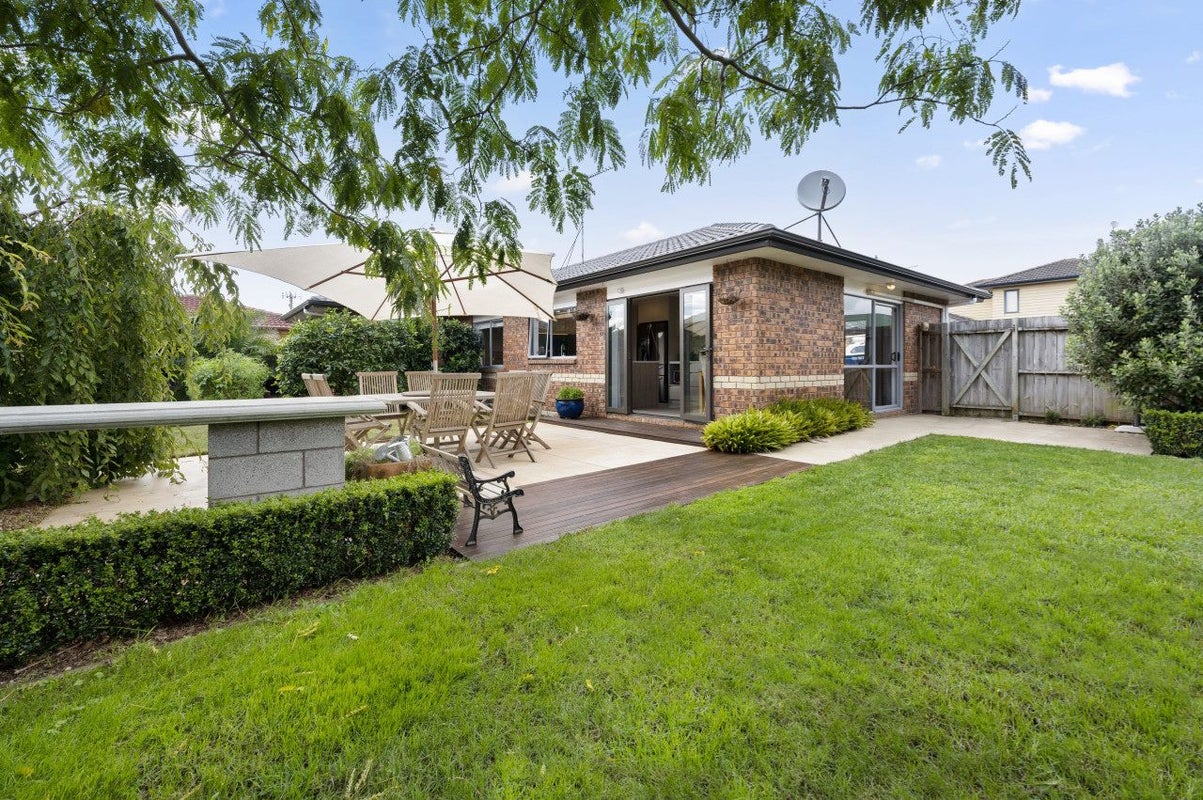20 Hocken Place, Mangere Bridge, Auckland - Carousel 1