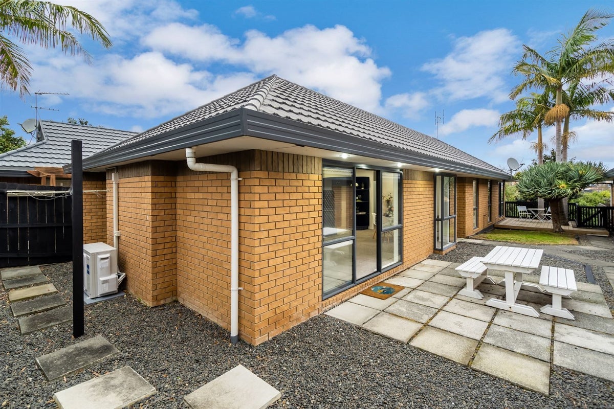 6/12 NORTHCROSS DR, Oteha, Auckland - Carousel 2
