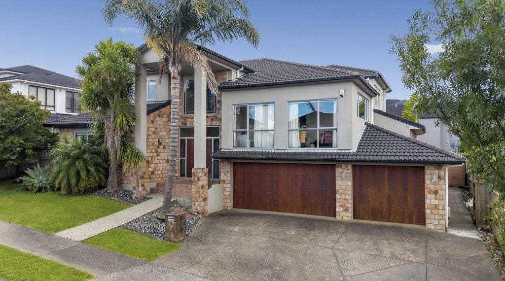 19 Gibbston Crescent, Flat Bush, Auckland - Carousel 1