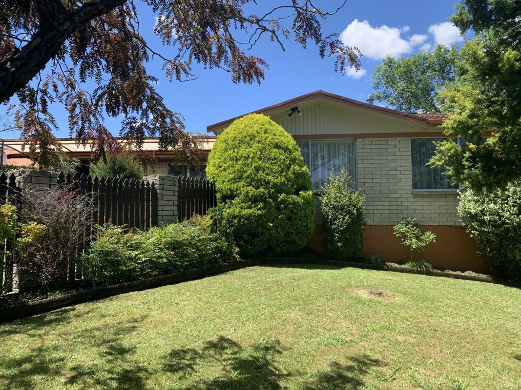 1 Highland Drive, Pukete, Hamilton - Carousel 1