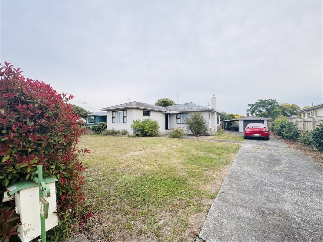 32 Gloucester Street, Takaro, Palmerston North - Carousel 1
