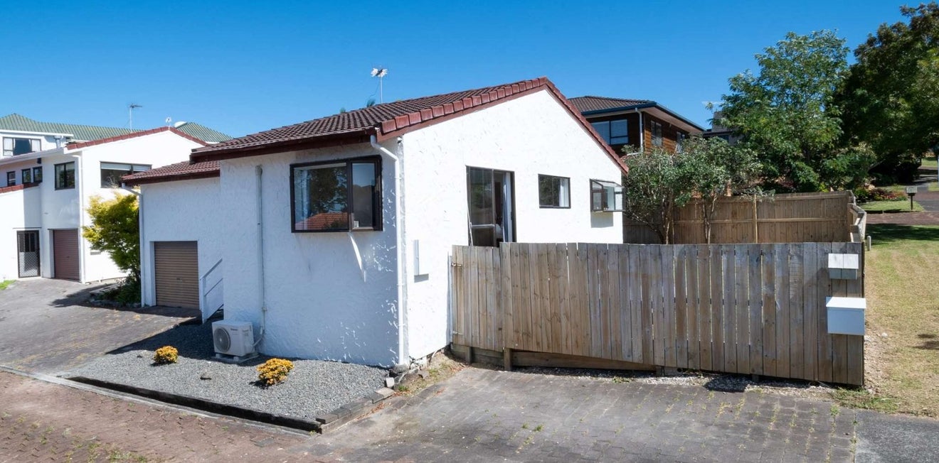 1/17 Sturm Avenue, Massey, Auckland - Carousel 2
